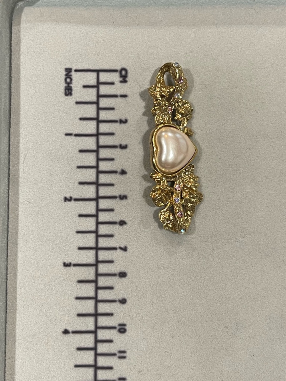 1928 Gold-Tone Heart Pearl Floral Brooch with Pink Accents - Picture 8 of 8